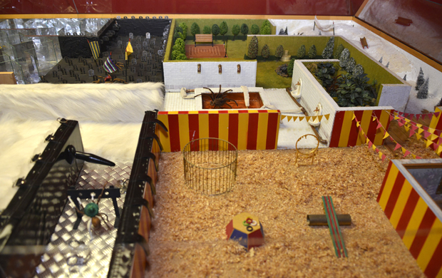 Живот и смрт, лепота и ужас, крхкост и насиље, смртност и вечност кроз свет инсеката: Фабров уметнички универзум у Народном музеју

